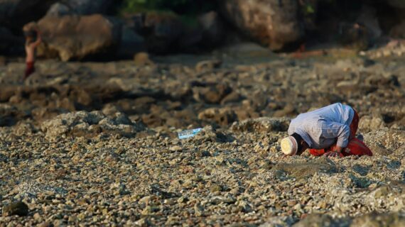 Kisah itu terdengar lucu, tetapi juga terasa sangat dekat